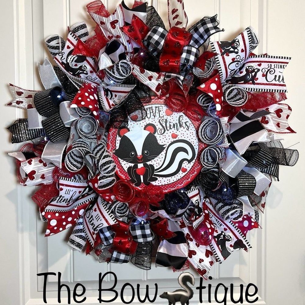 Handmade Anti Valentine’s Love Stinks Skunk Ribbon Prelit Wreath 22 ins LED